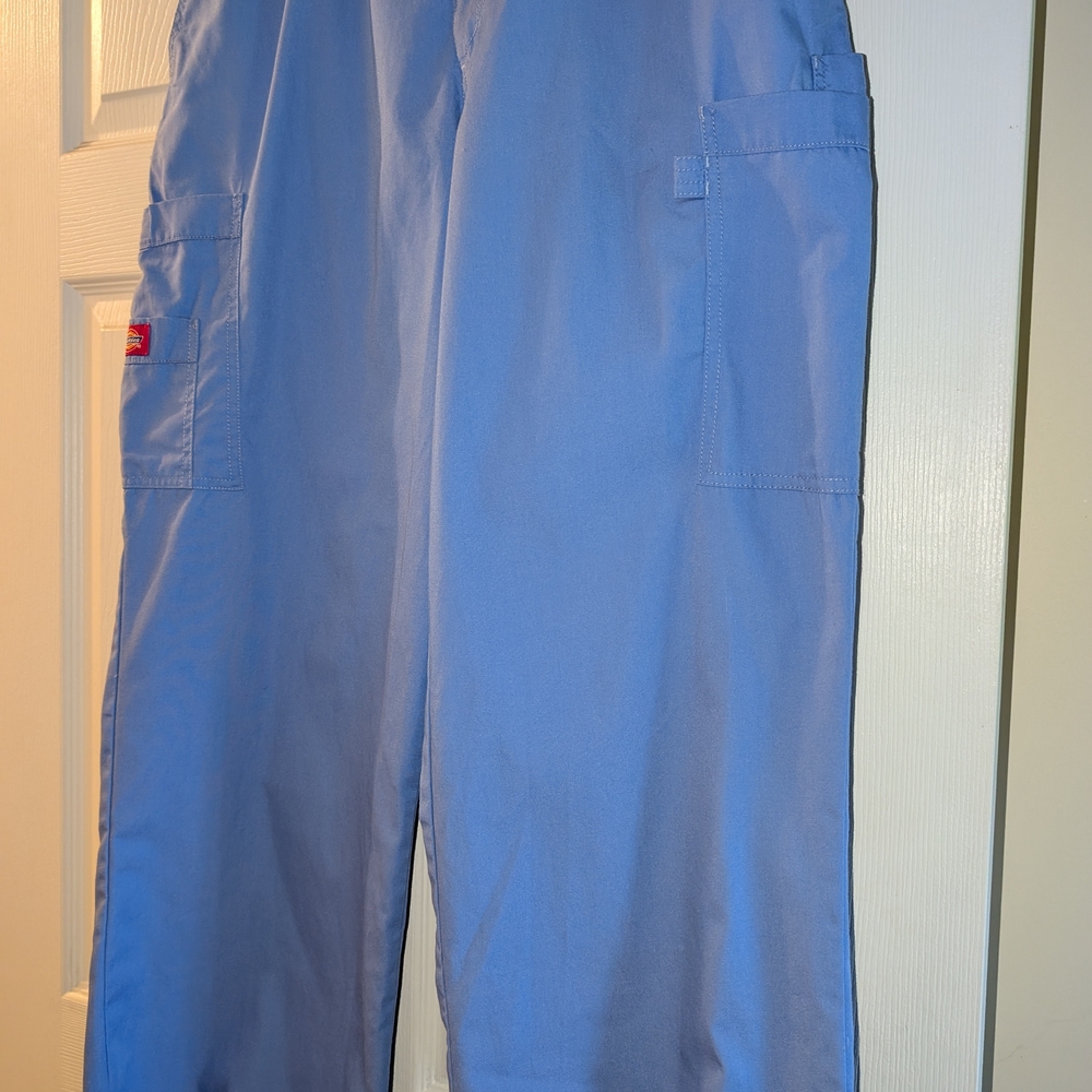 Dickies Large Scrub pants. Like new. $14. Light blue.